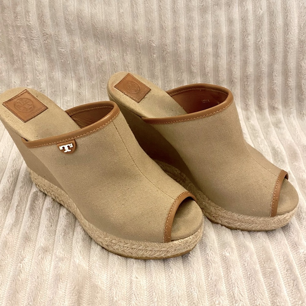✨💎TORY BURCH CANVAS PEEP TOE WEDGES 💎✨